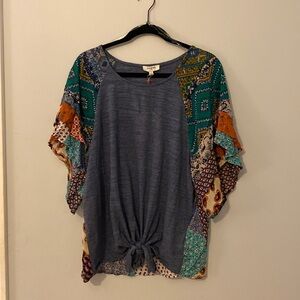 Umgee size large shirt. NWT. Ties in front and longer in the back.